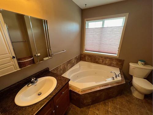 4049 Bradwell Street, Hinton, AB - Indoor Photo Showing Bathroom