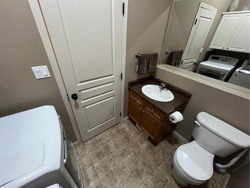 4049 Bradwell Street, Hinton, AB - Indoor Photo Showing Bathroom