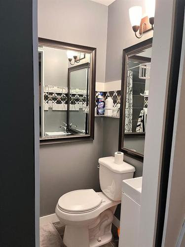 195 Tocher Avenue, Hinton, AB - Indoor Photo Showing Bathroom
