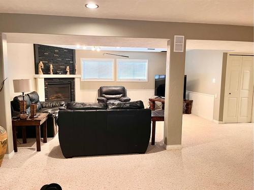 195 Tocher Avenue, Hinton, AB - Indoor Photo Showing Other Room