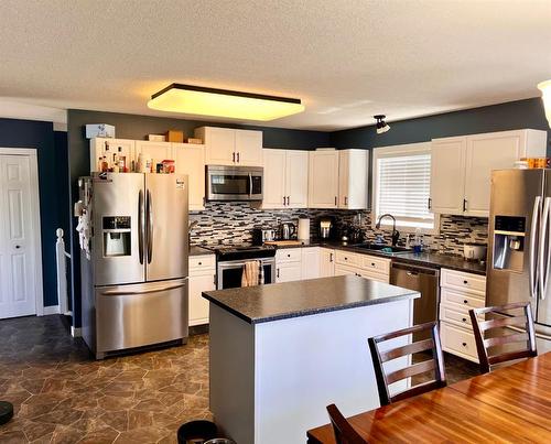 195 Tocher Avenue, Hinton, AB - Indoor Photo Showing Kitchen