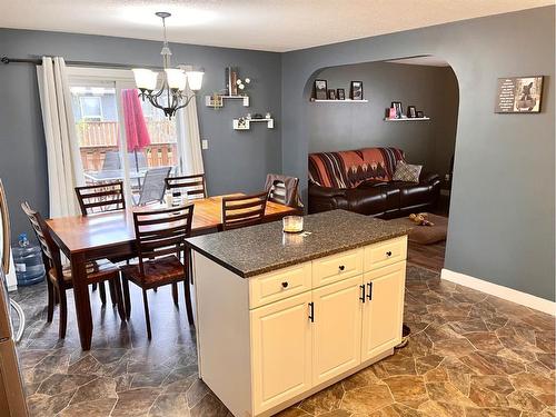 195 Tocher Avenue, Hinton, AB - Indoor Photo Showing Dining Room
