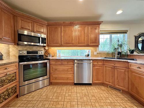 14 Park Circle, Whitecourt, AB - Indoor Photo Showing Kitchen