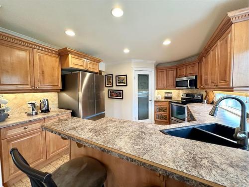 14 Park Circle, Whitecourt, AB - Indoor Photo Showing Kitchen With Double Sink With Upgraded Kitchen