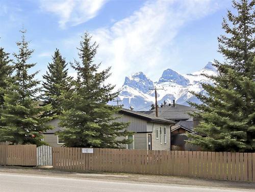 1621 1St Avenue, Canmore, AB - Outdoor