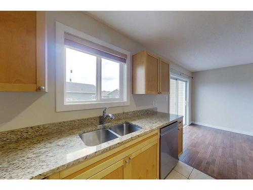 10-1616 41 Street, Edson, AB - Indoor Photo Showing Kitchen With Double Sink