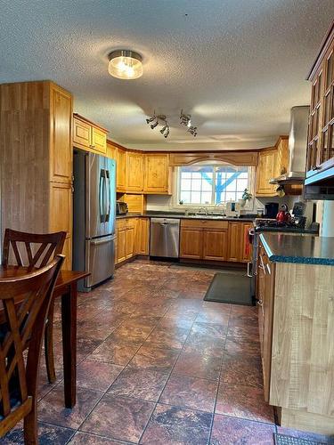 592066 Range Road 121, Rural Woodlands County, AB - Indoor Photo Showing Kitchen