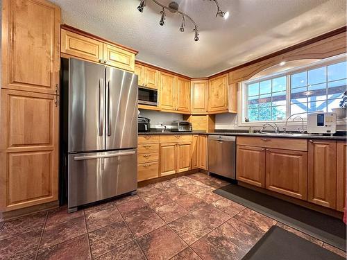 592066 Range Road 121, Rural Woodlands County, AB - Indoor Photo Showing Kitchen