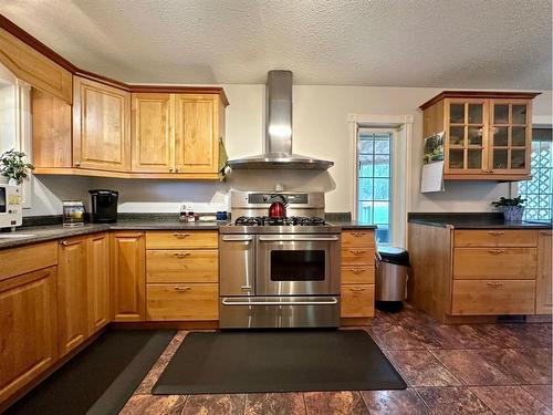 592066 Range Road 121, Rural Woodlands County, AB - Indoor Photo Showing Kitchen