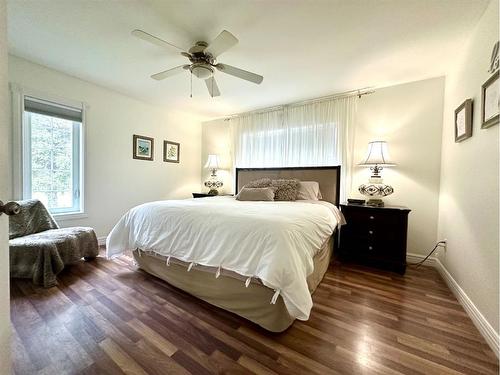 592066 Range Road 121, Rural Woodlands County, AB - Indoor Photo Showing Bedroom