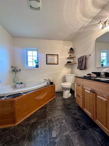 592066 Range Road 121, Rural Woodlands County, AB - Indoor Photo Showing Bathroom