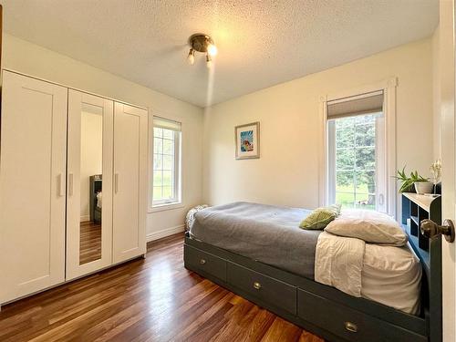 592066 Range Road 121, Rural Woodlands County, AB - Indoor Photo Showing Bedroom