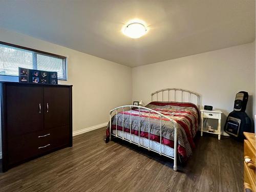 592066 Range Road 121, Rural Woodlands County, AB - Indoor Photo Showing Bedroom