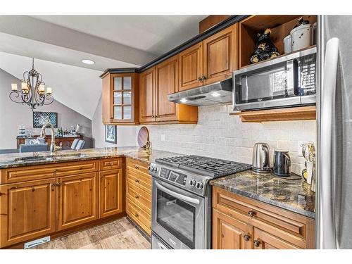 104 Silvertip Ridge, Canmore, AB - Indoor Photo Showing Kitchen