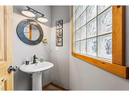 104 Silvertip Ridge, Canmore, AB - Indoor Photo Showing Bathroom