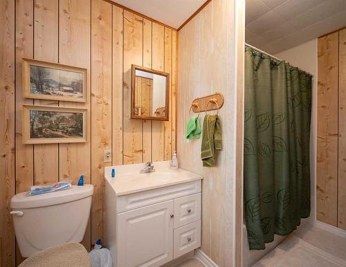 318 Carefoot Street, Rural Athabasca County, AB - Indoor Photo Showing Bathroom