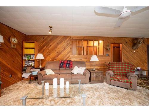 318 Carefoot Street, Rural Athabasca County, AB - Indoor Photo Showing Living Room