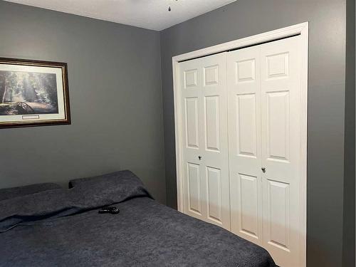 307 8 Ave, Fox Creek, AB - Indoor Photo Showing Bedroom