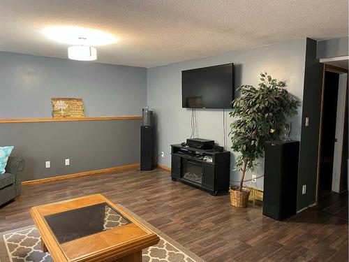 307 8 Ave, Fox Creek, AB - Indoor