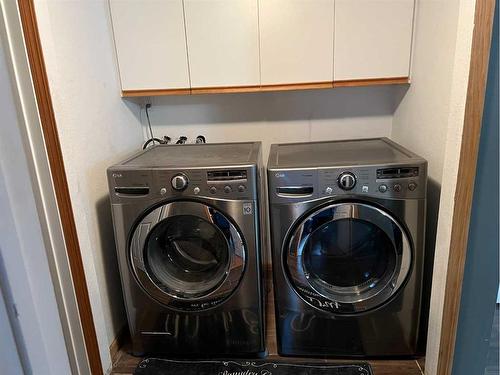 307 8 Ave, Fox Creek, AB - Indoor Photo Showing Laundry Room