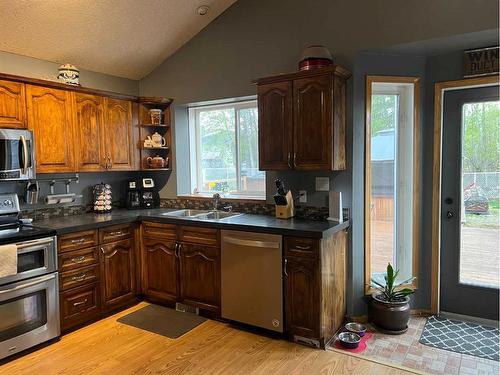 307 8 Ave, Fox Creek, AB - Indoor Photo Showing Kitchen With Double Sink