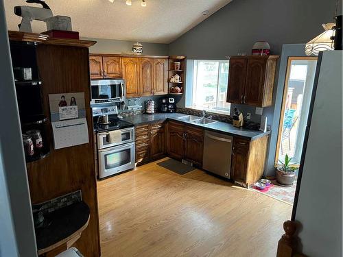 307 8 Ave, Fox Creek, AB - Indoor Photo Showing Kitchen With Double Sink