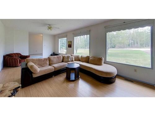 1133 63 Street, Edson, AB - Indoor Photo Showing Living Room