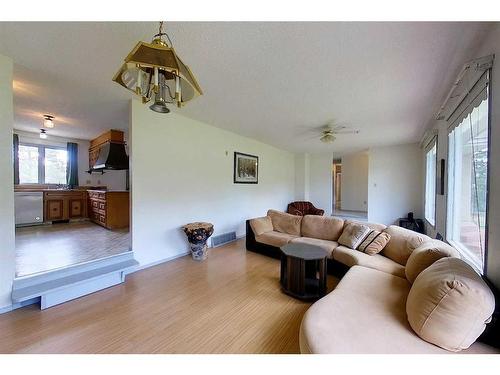 1133 63 Street, Edson, AB - Indoor Photo Showing Living Room