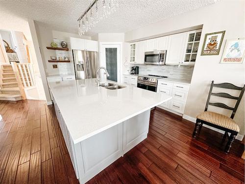 7 Park Circle, Whitecourt, AB - Indoor Photo Showing Kitchen With Double Sink With Upgraded Kitchen
