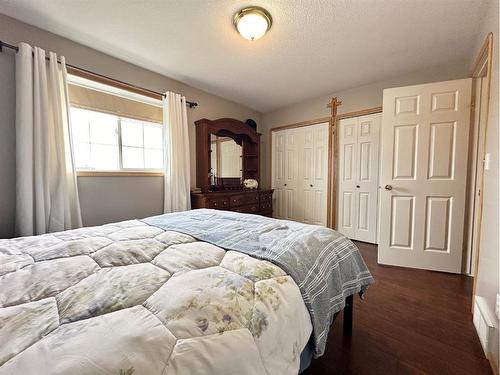 3623 & 3621 55 Ave, Whitecourt, AB - Indoor Photo Showing Bedroom