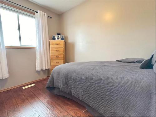 3623 & 3621 55 Ave, Whitecourt, AB - Indoor Photo Showing Bedroom