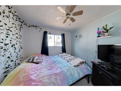 513 1A Avenue Sw, Slave Lake, AB - Indoor Photo Showing Bedroom