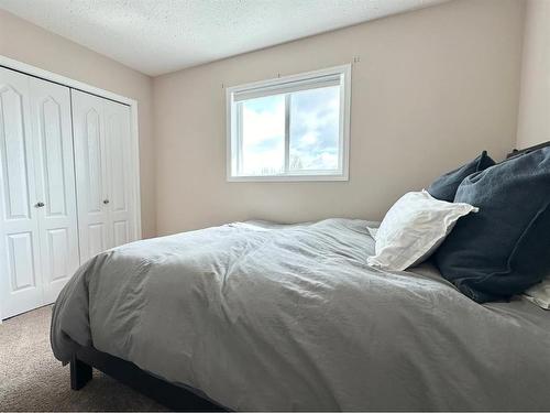 24 Poplar Drive, Whitecourt, AB - Indoor Photo Showing Bedroom