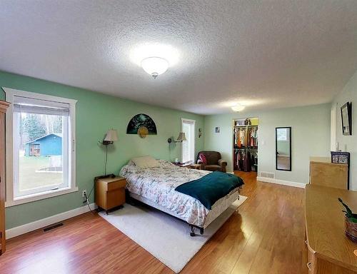 17322 Township Rd 542, Rural Yellowhead County, AB - Indoor Photo Showing Bedroom