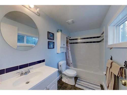 17322 Township Rd 542, Rural Yellowhead County, AB - Indoor Photo Showing Bathroom