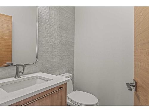 B-290 Three Sisters Drive, Canmore, AB - Indoor Photo Showing Bathroom