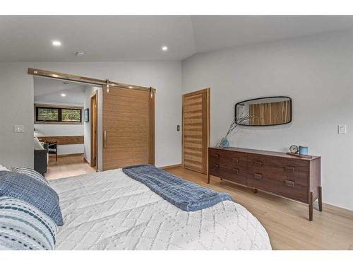 B-290 Three Sisters Drive, Canmore, AB - Indoor Photo Showing Bedroom