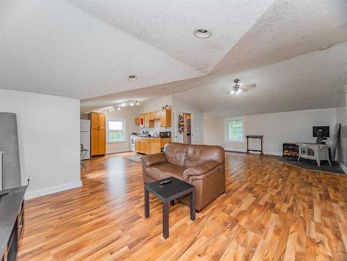 51560A Range Road 245, Rural Yellowhead County, AB - Indoor Photo Showing Living Room