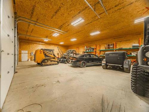 51560A Range Road 245, Rural Yellowhead County, AB - Indoor Photo Showing Garage