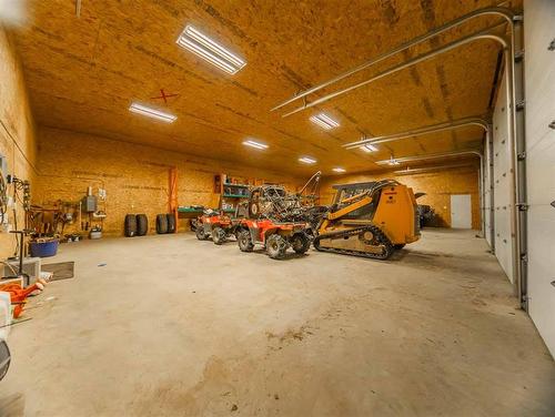 51560A Range Road 245, Rural Yellowhead County, AB - Indoor Photo Showing Garage