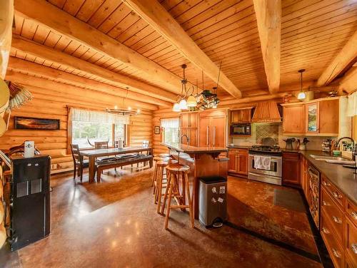 51560A Range Road 245, Rural Yellowhead County, AB - Indoor Photo Showing Kitchen