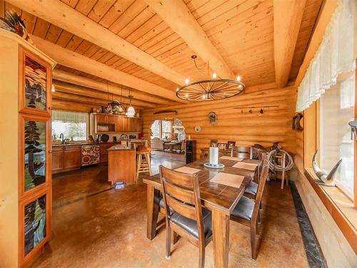 51560A Range Road 245, Rural Yellowhead County, AB - Indoor Photo Showing Dining Room