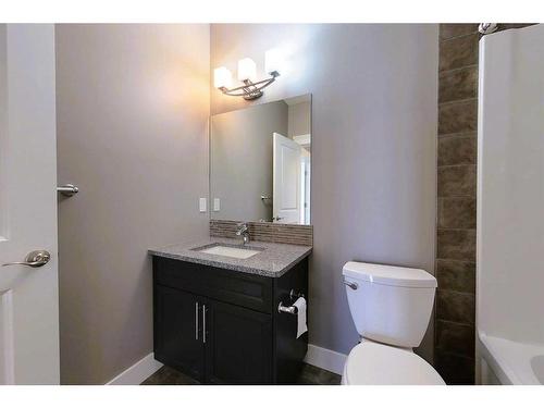 302-605 6 Avenue, Slave Lake, AB - Indoor Photo Showing Bathroom