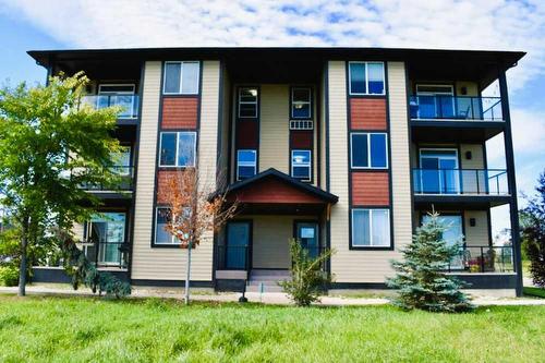 302-605 6 Avenue, Slave Lake, AB - Outdoor With Balcony With Facade