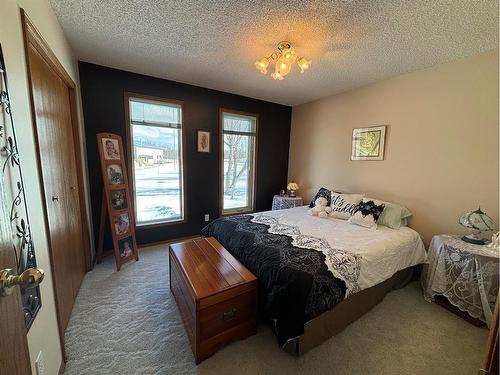 590029 Range Road 115, Rural Woodlands County, AB - Indoor Photo Showing Bedroom