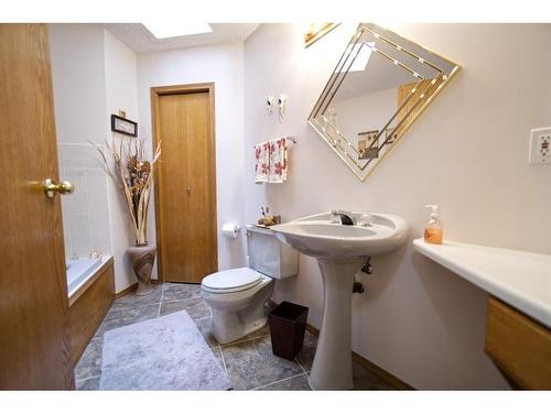 590029 Range Road 115, Rural Woodlands County, AB - Indoor Photo Showing Bathroom