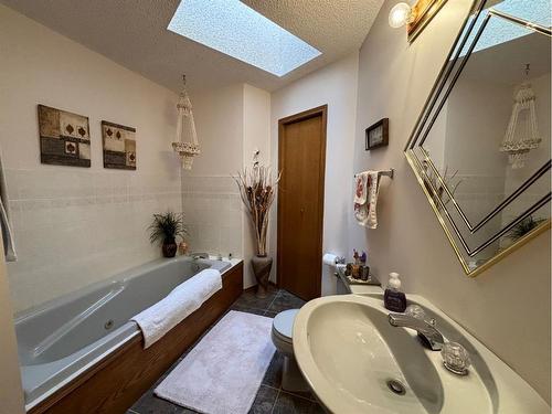 590029 Range Road 115, Rural Woodlands County, AB - Indoor Photo Showing Bathroom