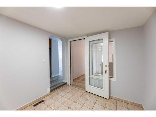 230 Moberly Drive, Hinton, AB - Indoor Photo Showing Other Room