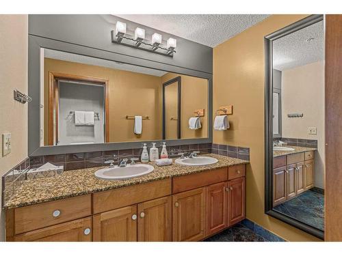 281-91B Three Sisters Drive, Canmore, AB - Indoor Photo Showing Bathroom