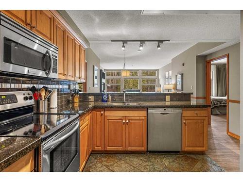 281-91B Three Sisters Drive, Canmore, AB - Indoor Photo Showing Kitchen